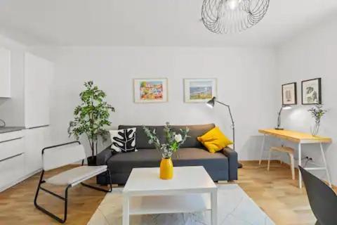 1 Min To Public Transport - 3 Min To Supermarket And Pharmacy - On-site Parking For 19,90 Eur Apartment